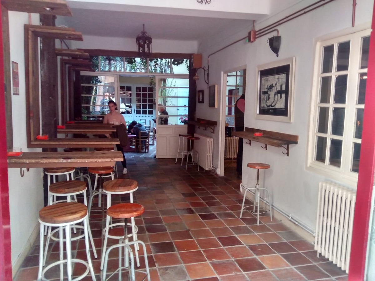 decoración de madera para hostelería