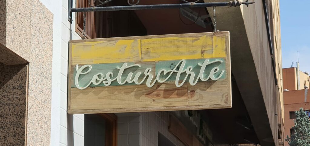 Letreros personalizados de madera para negocios